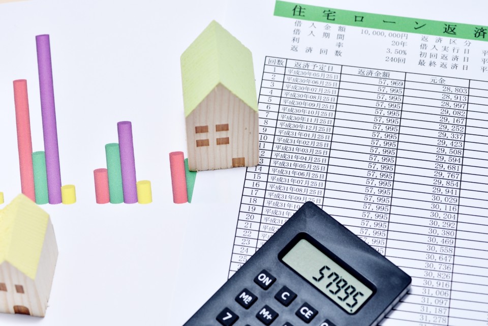 最新住宅ローン金利についてフラット35の金利推移と動向や大手銀行や福銀や西銀など変動金利との比較まとめ